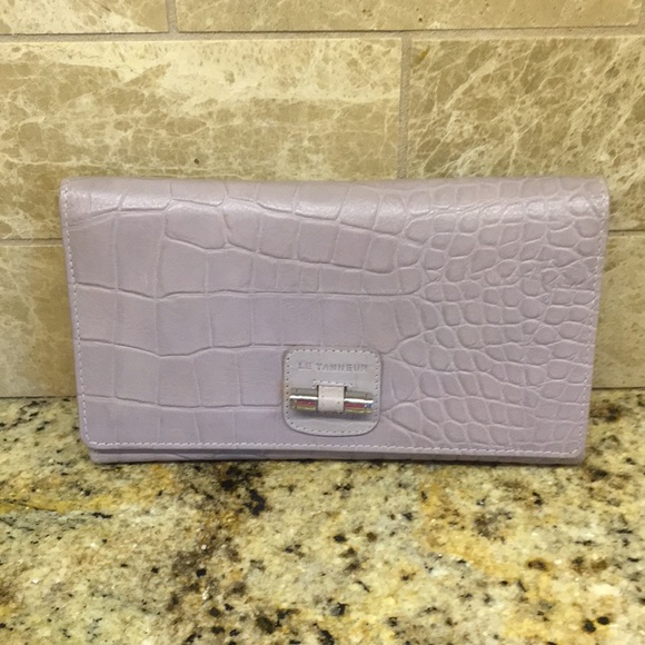 LE TANNEUR Handbags - NEW LE TANNEUR soft plum wallet